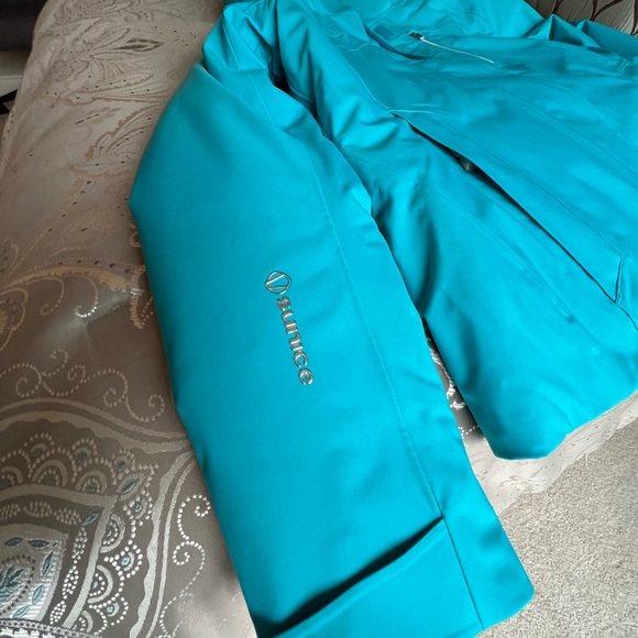 Sunice Mirage 3M Thinsulate Silkytex waterproof ski jacket with removable hood - Picture 6 of 8